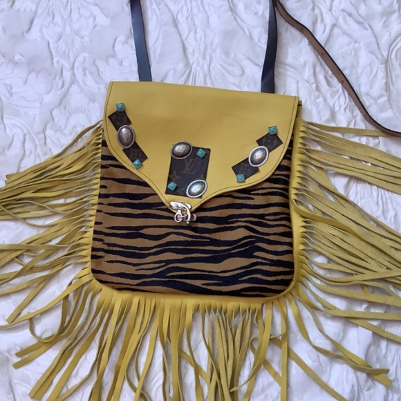 GUC handmade western fringe yellow leather with animal print crossbody - Picture 5 of 16